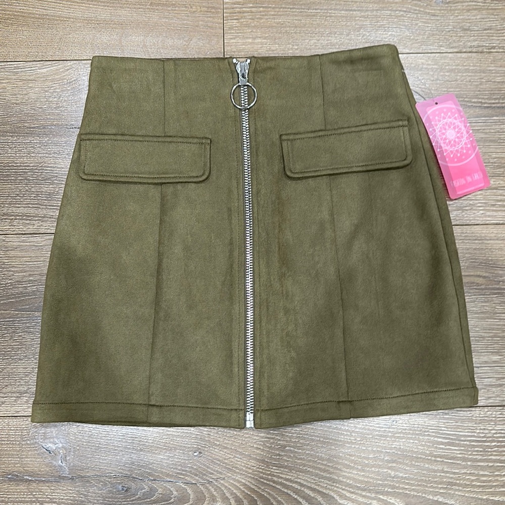 NWT zipper front mini skirt